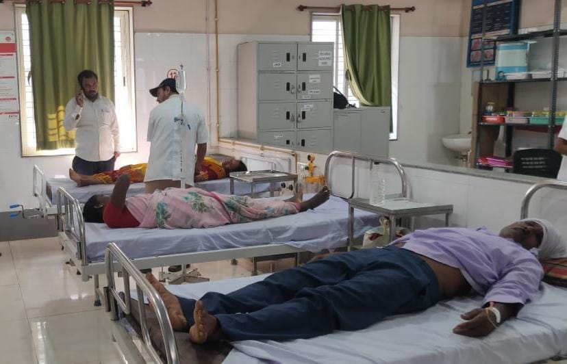 सिंधी येथे शेतशिवारात विज पडून ७ जन जखमी.  ♦️जखमींवर उपजिल्हा रुग्णालय राजुरा येथे उपचार सुरू ; आबाजी पा. ढुमणे यांनी जाणली जखमींची ख्यालीखुशाली