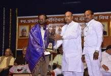 यशवंतराव चव्हाण साहित्य पुरस्काराने अविनाश पोईनकर सन्मानित ⚜️ ‘दंडकारुण्य’ कवितासंग्रहाची दखल