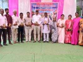 बोरी नवेगाव येथे माजी विद्यार्थ्यांचा सत्कार