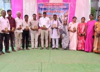 बोरी नवेगाव येथे माजी विद्यार्थ्यांचा सत्कार