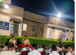 🟨 उत्सव पार्श्वभूमीवर घरचांदूर येथे शांतता कमिटीची बैठक संपन्न