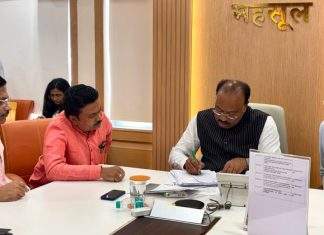 राजुरा मतदारसंघातील विविध प्रश्नांवर महसूलमंत्री बावनकुळे यांच्याशी चर्चा